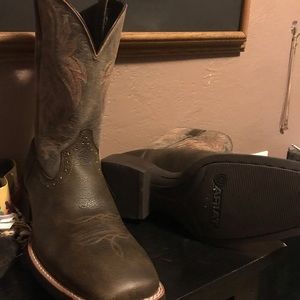 Men’s Ariat Boots size 10.5 brand new